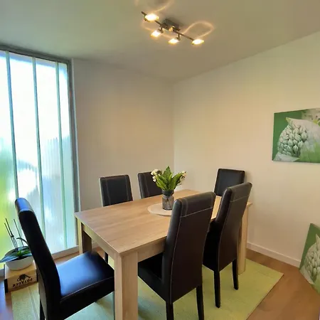 Urban Nest Apartment *